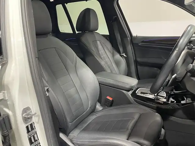 ＢＭＷ ＢＭＷ Ｘ３ 20d xDrive Mスポーツ 道央・札幌 2023(令5)年 2.3万km アルピンホワイトⅢ 電動パノラマ・ガラス・サンルーフ/ドライビング・アシスト・プロフェッショナル/・高速道路渋滞ハンズ・オフ・アシスト/・トラフィック・サイン・アシスト（速度制限認識）/・ACC/・ステアリング＆レーン・コントロール・アシスト/・レーン・ディパーチャー・ウォーニング/（車線逸脱警告システム）/・レーン・チェンジ・アシスト/・レーン・キーピング・アシスト/・クロス・トラフィック・ウォーニング/・クロスロード・ウォーニング/・前車接近警告機能/・後車衝突警告機能/・衝突回避・被害軽減ブレーキ/・エマージェンシー・ストップ・アシスト/パーキングアシストプラス/・PDC/・パーキングアシスト/・トップビュー＋３Dビュー/・サイドビューカメラ/・リアビューカメラ（予想進路表示機能付）/アダプティブLEDヘッドライト/電動フロントシート/運転席メモリー機能付/フロントシートヒーティング/リアシートヒーティング/BMWライブコックピット/・１２・３インチマルチディスプレイ・メーターパネル/・１２・３インチワイド・コントロール・ディスプレイ/・HDDナビ