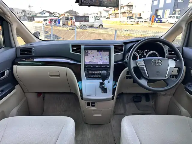 トヨタ ヴェルファイア 2．4X 宮城県 2014(平26)年 6.8万km ブラック 純正ナビ/(フルセグTV/CD/SD/BT)/バックカメラ/サンルーフ/フリップダウンモニター/ミラー一体型ドライブレコーダー/ビルトインETC/クリアランスソナー/デュアルオートエアコン/MTモード付AT/ステアリングスイッチ/オートライト/ふらつき防止/プッシュスタート＆スマートキー/ウインカー付き電動格納ミラー/ドアバイザー/純正フロアマット/HIDヘッドライト/フォグランプ/社外17インチAW