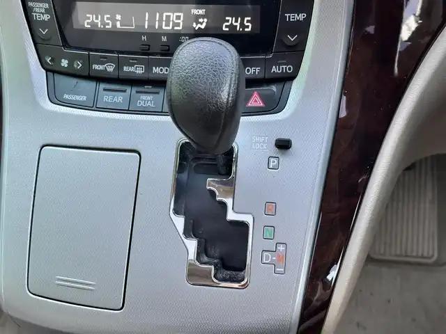 トヨタ ヴェルファイア 2．4X 宮城県 2014(平26)年 6.8万km ブラック 純正ナビ/(フルセグTV/CD/SD/BT)/バックカメラ/サンルーフ/フリップダウンモニター/ミラー一体型ドライブレコーダー/ビルトインETC/クリアランスソナー/デュアルオートエアコン/MTモード付AT/ステアリングスイッチ/オートライト/ふらつき防止/プッシュスタート＆スマートキー/ウインカー付き電動格納ミラー/ドアバイザー/純正フロアマット/HIDヘッドライト/フォグランプ/社外17インチAW