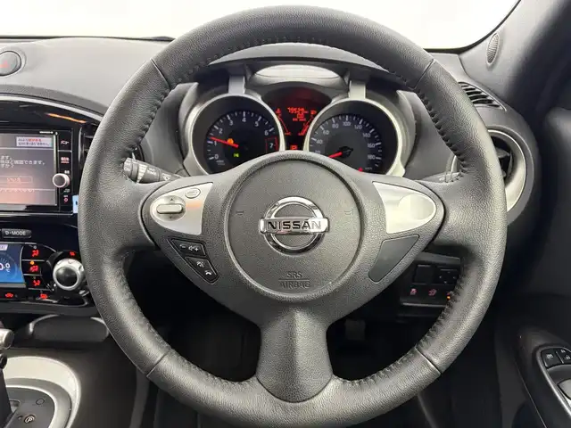 日産 ジューク 15RX Vセレクション 愛知県 2018(平30)年 8万km ブリリアントホワイトパール 純正ナビ（CD/DVD/BT/フルセグTV）　/アラウンドビュー　/衝突軽減システム/ビルトETC　/オートエアコン　/スマートキー　/オートライト　/LEDライト　/フォグ　/電格ミラー　/ウインカーミラー　/フロアマット　/保証書/取説/記録簿　