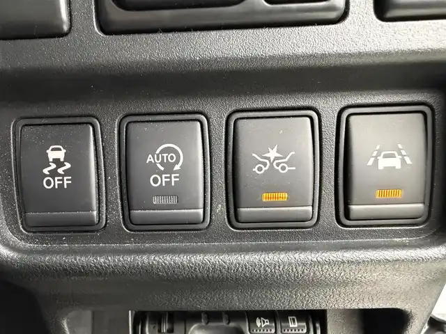 日産 ジューク 15RX Vセレクション 愛知県 2018(平30)年 8万km ブリリアントホワイトパール 純正ナビ（CD/DVD/BT/フルセグTV）　/アラウンドビュー　/衝突軽減システム/ビルトETC　/オートエアコン　/スマートキー　/オートライト　/LEDライト　/フォグ　/電格ミラー　/ウインカーミラー　/フロアマット　/保証書/取説/記録簿　