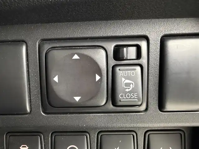 日産 ジューク 15RX Vセレクション 愛知県 2018(平30)年 8万km ブリリアントホワイトパール 純正ナビ（CD/DVD/BT/フルセグTV）　/アラウンドビュー　/衝突軽減システム/ビルトETC　/オートエアコン　/スマートキー　/オートライト　/LEDライト　/フォグ　/電格ミラー　/ウインカーミラー　/フロアマット　/保証書/取説/記録簿　