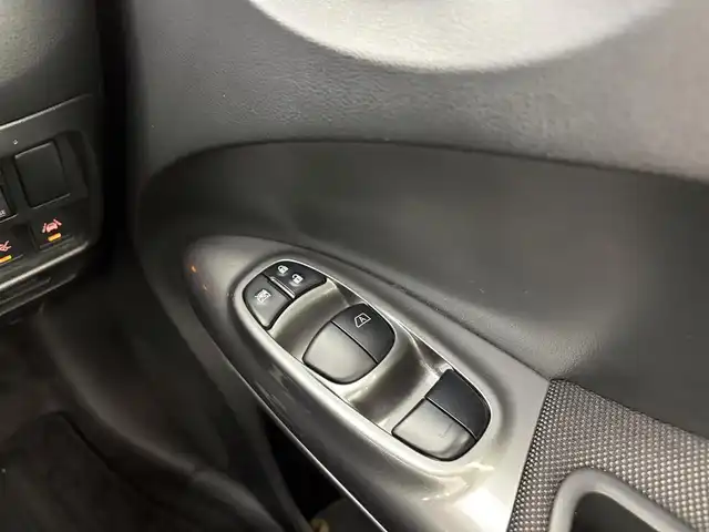 日産 ジューク 15RX Vセレクション 愛知県 2018(平30)年 8万km ブリリアントホワイトパール 純正ナビ（CD/DVD/BT/フルセグTV）　/アラウンドビュー　/衝突軽減システム/ビルトETC　/オートエアコン　/スマートキー　/オートライト　/LEDライト　/フォグ　/電格ミラー　/ウインカーミラー　/フロアマット　/保証書/取説/記録簿　