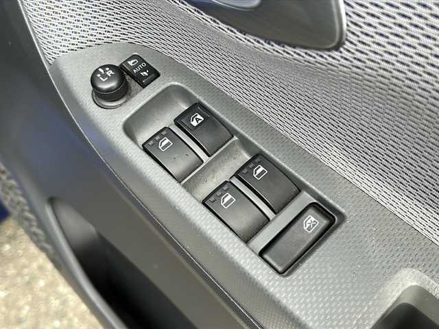 スバル ステラ カスタム RS スマートアシスト 岩手県 2015(平27)年 7.2万km ブラックマイカメタリック/ディープブルークリスタルマイカ2トーン スマートアシスト　衝突被害軽減　純正ナビ　Bluetooth　CD/DVD再生　USB接続　フルセグ　ステアリングスイッチ　フロントフォグランプ　LEDオートライト　スマートキー　ETC　電源ソケット