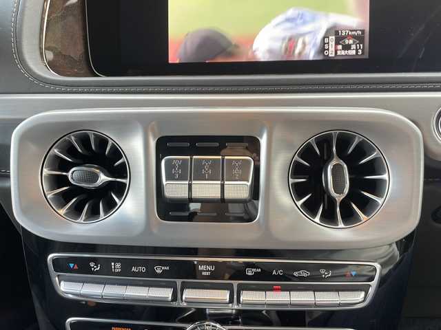 メルセデス・ベンツ ゲレンデヴァーゲン Ｇ４００ｄ マヌファクトゥーアエディション 東京都 2022(令4)年 1.8万km オブシディアンブラック 特別仕様車/サンルーフ/AMGG63用OP22インチアルミホイール/保証書/取説/純正メモリナビ/フルセグTV/BT/Bカメラ/全方位カメラ/全席シートヒーター/エアシート/D/N席メモリー機能付きパワーシート/プレミアムサウンド(Burmester)/社外ユニバーサルステップ/ETC2.0/純正前後ドラレコ