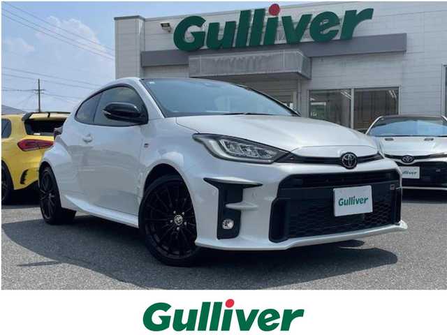 トヨタ ＧＲヤリス RS 三重県 2020(令2)年 4.1万km プラチナホワイトパールマイカ セーフティセンス/・プリクラッシュセーフティ/・レーントレーシングアシスト/・レーダークルーズコントロール/・オートマチックハイビーム/・ロードサインアシスト/・先行車発進告知機能/・セカンダリーコリジョンブレーキ/・インテリジェントクリアランスソナー/・リアクロストラフィックオートブレーキ/・バックガイドモニター/・カラーヘッドアップディスプレイ/・自動防眩インナーミラー/・雨滴感知式オートワイパー/1オーナー/純正ディスプレイオーディオ/【フルセグTV/Bluetooth/USB/Miracast】/バックカメラ/ETC/前後ドライブレコーダー/パドルシフト/オートライト/フルLEDヘッドランプ/LEDフロントフォグランプ/225/40R18インチENKEI製純正AW/プッシュスタート/スマートキー/スペアキー/純正フロアマット