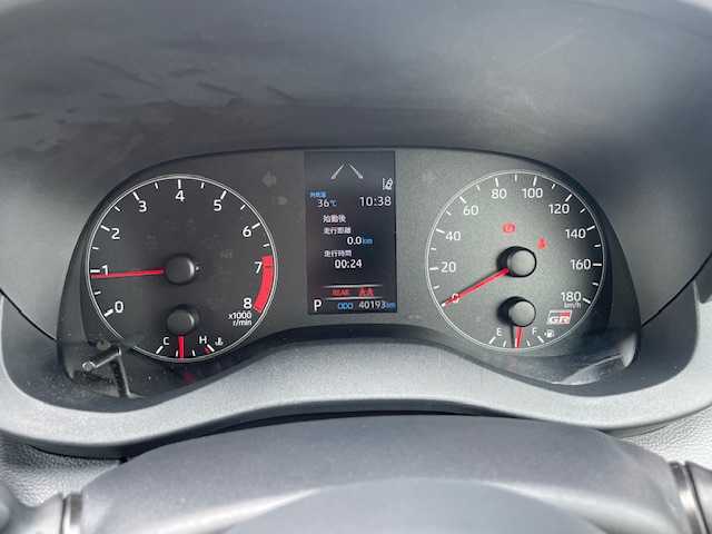 トヨタ ＧＲヤリス RS 三重県 2020(令2)年 4.1万km プラチナホワイトパールマイカ セーフティセンス/・プリクラッシュセーフティ/・レーントレーシングアシスト/・レーダークルーズコントロール/・オートマチックハイビーム/・ロードサインアシスト/・先行車発進告知機能/・セカンダリーコリジョンブレーキ/・インテリジェントクリアランスソナー/・リアクロストラフィックオートブレーキ/・バックガイドモニター/・カラーヘッドアップディスプレイ/・自動防眩インナーミラー/・雨滴感知式オートワイパー/1オーナー/純正ディスプレイオーディオ/【フルセグTV/Bluetooth/USB/Miracast】/バックカメラ/ETC/前後ドライブレコーダー/パドルシフト/オートライト/フルLEDヘッドランプ/LEDフロントフォグランプ/225/40R18インチENKEI製純正AW/プッシュスタート/スマートキー/スペアキー/純正フロアマット