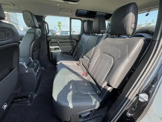 ランドローバー ランドローバー ディフェンダー 110SE 徳島県 2021(令3)年 3.1万km 黒 純正ナビ/全方位カメラ/デジタルインナーミラー/サンルーフ/純正20インチアルミホイール/衝突被害軽減システム/クルーズコントロール/レーンキープアシスト/前後コーナーセンサー/LEDヘッドライト/オートマチックハイビーム/オートライト/レザーシート/レザーステアリング/サイドステップ/社外前後ドライブレコーダー/社外レーダー探知機/USB・typeC端子/スマートキー/スペアキー