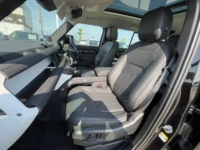 ランドローバー ランドローバー ディフェンダー 110SE 徳島県 2021(令3)年 3.1万km 黒 純正ナビ/全方位カメラ/デジタルインナーミラー/サンルーフ/純正20インチアルミホイール/衝突被害軽減システム/クルーズコントロール/レーンキープアシスト/前後コーナーセンサー/LEDヘッドライト/オートマチックハイビーム/オートライト/レザーシート/レザーステアリング/サイドステップ/社外前後ドライブレコーダー/社外レーダー探知機/USB・typeC端子/スマートキー/スペアキー