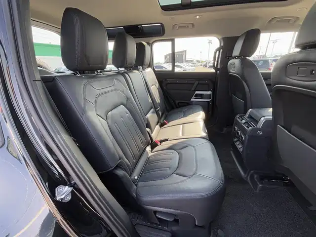 ランドローバー ランドローバー ディフェンダー 110SE 徳島県 2021(令3)年 3.1万km 黒 純正ナビ/全方位カメラ/デジタルインナーミラー/サンルーフ/純正20インチアルミホイール/衝突被害軽減システム/クルーズコントロール/レーンキープアシスト/前後コーナーセンサー/LEDヘッドライト/オートマチックハイビーム/オートライト/レザーシート/レザーステアリング/サイドステップ/社外前後ドライブレコーダー/社外レーダー探知機/USB・typeC端子/スマートキー/スペアキー