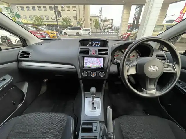 スバル インプレッサ ＸＶ 2．0i 岡山県 2013(平25)年 2.3万km ダークグレーメタリック 登録時走行距離22121キロ/社外メモリナビ/AM/FM/Bluetooth/TV/SD/AUX/アイドリングストップ/クルーズコントロール/バックカメラ/純正17インチAW/横滑り防止装置/オートライト/リモコンキー/ハロゲンライト/保証書、取説有