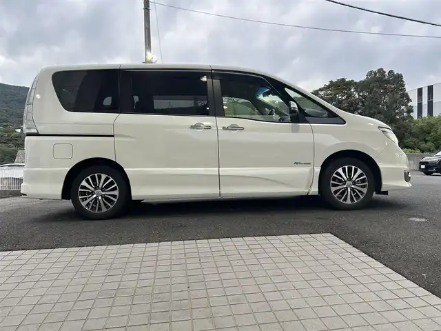 日産 セレナ ハイウェイスター Sハイブリッド 長崎県 2014(平26)年 8.6万km ブリリアントホワイトパール ワンオーナー/純正SDナビ(FM/AM/CD/DVD/BT/フルセグTV)/プッシュスタート/アイドリングストップ/両側パワースライドドア/バックカメラ/純正フロアマット/純正アルミホイール/ABS/TCS/VDC/エマージェンシーブレーキ/イモビライザー/スマートキー/スペアキー/取扱説明書/保証書