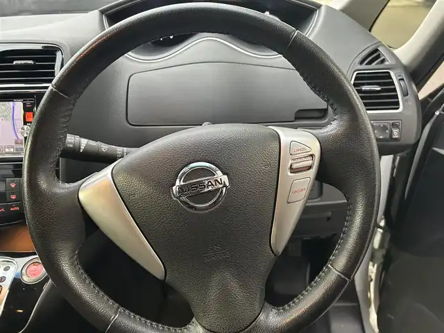 日産 セレナ ハイウェイスター Sハイブリッド 長崎県 2014(平26)年 8.6万km ブリリアントホワイトパール ワンオーナー/純正SDナビ(FM/AM/CD/DVD/BT/フルセグTV)/プッシュスタート/アイドリングストップ/両側パワースライドドア/バックカメラ/純正フロアマット/純正アルミホイール/ABS/TCS/VDC/エマージェンシーブレーキ/イモビライザー/スマートキー/スペアキー/取扱説明書/保証書