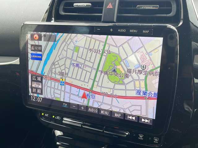 トヨタ プリウス S 福井県 2019(平31)年 6.5万km ホワイトパールクリスタルシャイン 登録時走行距離64373ｋｍ/４WD/社外メモリナビゲーション/（CD/DVD/BD/BT）/フルセグテレビ/バックカメラ/プリクラッシュセーフティ/レーンキープアシスト/アダプティブクルーズコントロール/TRDエアロ/（フロント/リアアンダー）/BBS18インチアルミホイール/クリアランスソナー/ドライブレコーダー/ETC/ステアリングリモコン/オートリトラミラー/LEDヘッドライト/LEDフォグランプ/プッシュスタート/スマートキー/保証書/取扱説明書