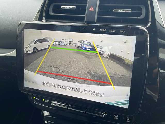 トヨタ プリウス S 福井県 2019(平31)年 6.5万km ホワイトパールクリスタルシャイン 登録時走行距離64373ｋｍ/４WD/社外メモリナビゲーション/（CD/DVD/BD/BT）/フルセグテレビ/バックカメラ/プリクラッシュセーフティ/レーンキープアシスト/アダプティブクルーズコントロール/TRDエアロ/（フロント/リアアンダー）/BBS18インチアルミホイール/クリアランスソナー/ドライブレコーダー/ETC/ステアリングリモコン/オートリトラミラー/LEDヘッドライト/LEDフォグランプ/プッシュスタート/スマートキー/保証書/取扱説明書