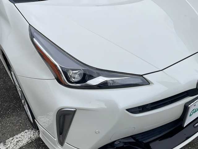 トヨタ プリウス S 福井県 2019(平31)年 6.5万km ホワイトパールクリスタルシャイン 登録時走行距離64373ｋｍ/４WD/社外メモリナビゲーション/（CD/DVD/BD/BT）/フルセグテレビ/バックカメラ/プリクラッシュセーフティ/レーンキープアシスト/アダプティブクルーズコントロール/TRDエアロ/（フロント/リアアンダー）/BBS18インチアルミホイール/クリアランスソナー/ドライブレコーダー/ETC/ステアリングリモコン/オートリトラミラー/LEDヘッドライト/LEDフォグランプ/プッシュスタート/スマートキー/保証書/取扱説明書