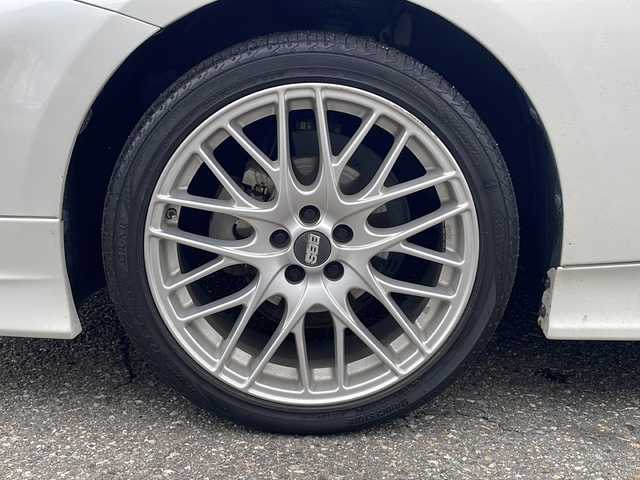 トヨタ プリウス S 岩手県 2019(平31)年 6.5万km ホワイトパールクリスタルシャイン 登録時走行距離64373ｋｍ/４WD/社外メモリナビゲーション/（CD/DVD/BD/BT）/フルセグテレビ/バックカメラ/プリクラッシュセーフティ/レーンキープアシスト/アダプティブクルーズコントロール/TRDエアロ/（フロント/リアアンダー）/BBS18インチアルミホイール/クリアランスソナー/ドライブレコーダー/ETC/ステアリングリモコン/オートリトラミラー/LEDヘッドライト/LEDフォグランプ/プッシュスタート/スマートキー/保証書/取扱説明書