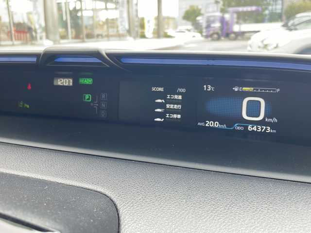 トヨタ プリウス S 岩手県 2019(平31)年 6.5万km ホワイトパールクリスタルシャイン 登録時走行距離64373ｋｍ/４WD/社外メモリナビゲーション/（CD/DVD/BD/BT）/フルセグテレビ/バックカメラ/プリクラッシュセーフティ/レーンキープアシスト/アダプティブクルーズコントロール/TRDエアロ/（フロント/リアアンダー）/BBS18インチアルミホイール/クリアランスソナー/ドライブレコーダー/ETC/ステアリングリモコン/オートリトラミラー/LEDヘッドライト/LEDフォグランプ/プッシュスタート/スマートキー/保証書/取扱説明書