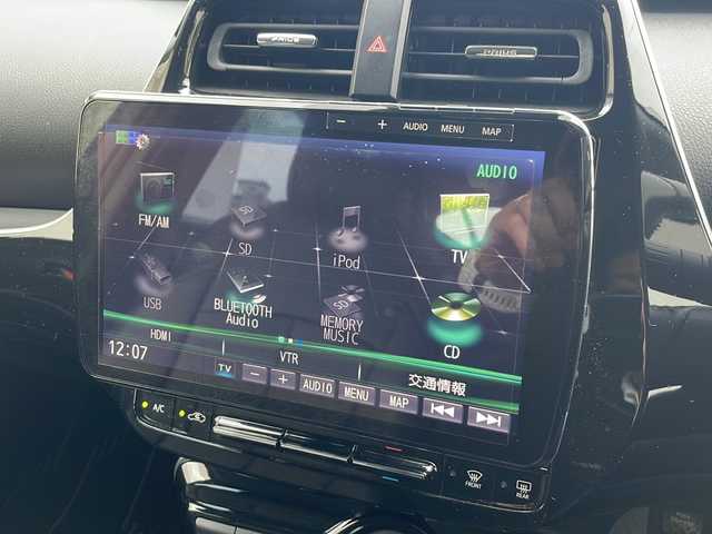 トヨタ プリウス S 岩手県 2019(平31)年 6.5万km ホワイトパールクリスタルシャイン 登録時走行距離64373ｋｍ/４WD/社外メモリナビゲーション/（CD/DVD/BD/BT）/フルセグテレビ/バックカメラ/プリクラッシュセーフティ/レーンキープアシスト/アダプティブクルーズコントロール/TRDエアロ/（フロント/リアアンダー）/BBS18インチアルミホイール/クリアランスソナー/ドライブレコーダー/ETC/ステアリングリモコン/オートリトラミラー/LEDヘッドライト/LEDフォグランプ/プッシュスタート/スマートキー/保証書/取扱説明書