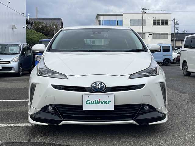 トヨタ プリウス S 岩手県 2019(平31)年 6.5万km ホワイトパールクリスタルシャイン 登録時走行距離64373ｋｍ/４WD/社外メモリナビゲーション/（CD/DVD/BD/BT）/フルセグテレビ/バックカメラ/プリクラッシュセーフティ/レーンキープアシスト/アダプティブクルーズコントロール/TRDエアロ/（フロント/リアアンダー）/BBS18インチアルミホイール/クリアランスソナー/ドライブレコーダー/ETC/ステアリングリモコン/オートリトラミラー/LEDヘッドライト/LEDフォグランプ/プッシュスタート/スマートキー/保証書/取扱説明書