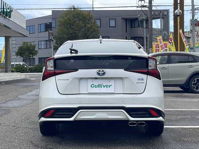 トヨタ プリウス S 岩手県 2019(平31)年 6.5万km ホワイトパールクリスタルシャイン 登録時走行距離64373ｋｍ/４WD/社外メモリナビゲーション/（CD/DVD/BD/BT）/フルセグテレビ/バックカメラ/プリクラッシュセーフティ/レーンキープアシスト/アダプティブクルーズコントロール/TRDエアロ/（フロント/リアアンダー）/BBS18インチアルミホイール/クリアランスソナー/ドライブレコーダー/ETC/ステアリングリモコン/オートリトラミラー/LEDヘッドライト/LEDフォグランプ/プッシュスタート/スマートキー/保証書/取扱説明書