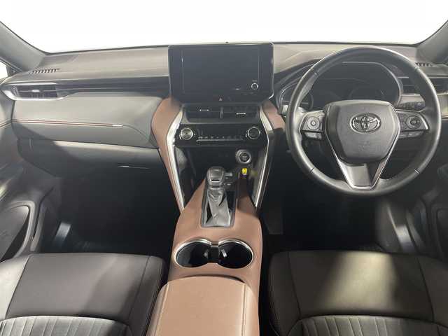 トヨタ ハリアー G 神奈川県 2023(令5)年 0.9万km プレシャスブラックパール ワンオーナー車/純正8インチディスプレイオーディオコネクトナビ/Bluetooth・AM・FM・フルセグTV・USB・Miracast/デジタルインナーミラー/パワーバックドア/おくだけ充電（ワイヤレス充電）/トヨタセーフティセンス/クルーズコントロール/バックカメラ/スペアタイヤ付/ビルトインETC2.0/運転席パワーシート/ハーフレザーシート/後側ドライブレコーダー/純正18インチアルミホイール/LEDヘッドライト/オートマチックハイビーム/レーンキープアシスト/横滑り防止装置/盗難防止装置/衝突被害軽減システム/保証書/取扱説明書