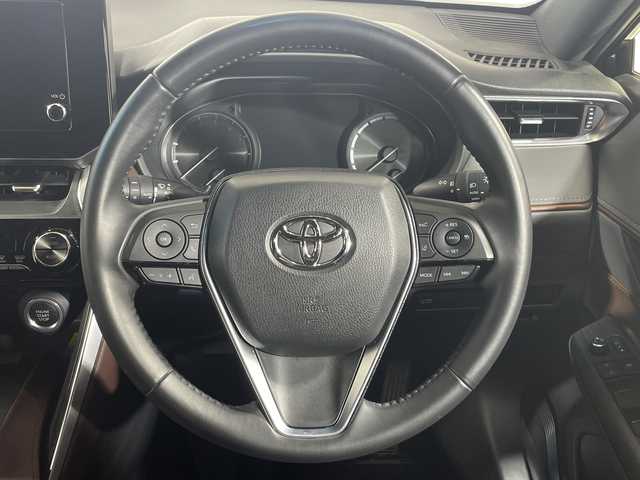 トヨタ ハリアー G 神奈川県 2023(令5)年 0.9万km プレシャスブラックパール ワンオーナー車/純正8インチディスプレイオーディオコネクトナビ/Bluetooth・AM・FM・フルセグTV・USB・Miracast/デジタルインナーミラー/パワーバックドア/おくだけ充電（ワイヤレス充電）/トヨタセーフティセンス/クルーズコントロール/バックカメラ/スペアタイヤ付/ビルトインETC2.0/運転席パワーシート/ハーフレザーシート/後側ドライブレコーダー/純正18インチアルミホイール/LEDヘッドライト/オートマチックハイビーム/レーンキープアシスト/横滑り防止装置/盗難防止装置/衝突被害軽減システム/保証書/取扱説明書