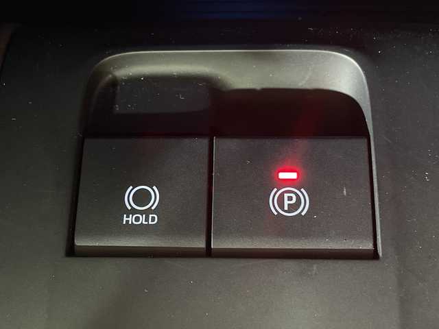 トヨタ ハリアー G 神奈川県 2023(令5)年 0.9万km プレシャスブラックパール ワンオーナー車/純正8インチディスプレイオーディオコネクトナビ/Bluetooth・AM・FM・フルセグTV・USB・Miracast/デジタルインナーミラー/パワーバックドア/おくだけ充電（ワイヤレス充電）/トヨタセーフティセンス/クルーズコントロール/バックカメラ/スペアタイヤ付/ビルトインETC2.0/運転席パワーシート/ハーフレザーシート/後側ドライブレコーダー/純正18インチアルミホイール/LEDヘッドライト/オートマチックハイビーム/レーンキープアシスト/横滑り防止装置/盗難防止装置/衝突被害軽減システム/保証書/取扱説明書