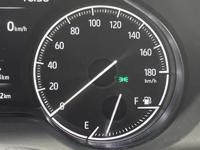 トヨタ ハリアー G 神奈川県 2023(令5)年 0.9万km プレシャスブラックパール ワンオーナー車/純正8インチディスプレイオーディオコネクトナビ/Bluetooth・AM・FM・フルセグTV・USB・Miracast/デジタルインナーミラー/パワーバックドア/おくだけ充電（ワイヤレス充電）/トヨタセーフティセンス/クルーズコントロール/バックカメラ/スペアタイヤ付/ビルトインETC2.0/運転席パワーシート/ハーフレザーシート/後側ドライブレコーダー/純正18インチアルミホイール/LEDヘッドライト/オートマチックハイビーム/レーンキープアシスト/横滑り防止装置/盗難防止装置/衝突被害軽減システム/保証書/取扱説明書