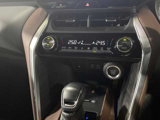 トヨタ ハリアー G 神奈川県 2023(令5)年 0.9万km プレシャスブラックパール ワンオーナー車/純正8インチディスプレイオーディオコネクトナビ/Bluetooth・AM・FM・フルセグTV・USB・Miracast/デジタルインナーミラー/パワーバックドア/おくだけ充電（ワイヤレス充電）/トヨタセーフティセンス/クルーズコントロール/バックカメラ/スペアタイヤ付/ビルトインETC2.0/運転席パワーシート/ハーフレザーシート/後側ドライブレコーダー/純正18インチアルミホイール/LEDヘッドライト/オートマチックハイビーム/レーンキープアシスト/横滑り防止装置/盗難防止装置/衝突被害軽減システム/保証書/取扱説明書