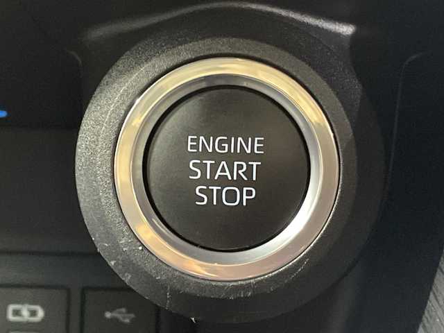 トヨタ ハリアー G 神奈川県 2023(令5)年 0.9万km プレシャスブラックパール ワンオーナー車/純正8インチディスプレイオーディオコネクトナビ/Bluetooth・AM・FM・フルセグTV・USB・Miracast/デジタルインナーミラー/パワーバックドア/おくだけ充電（ワイヤレス充電）/トヨタセーフティセンス/クルーズコントロール/バックカメラ/スペアタイヤ付/ビルトインETC2.0/運転席パワーシート/ハーフレザーシート/後側ドライブレコーダー/純正18インチアルミホイール/LEDヘッドライト/オートマチックハイビーム/レーンキープアシスト/横滑り防止装置/盗難防止装置/衝突被害軽減システム/保証書/取扱説明書