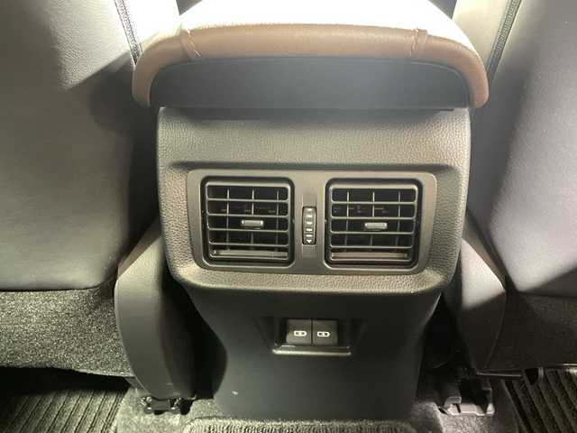 トヨタ ハリアー G 神奈川県 2023(令5)年 0.9万km プレシャスブラックパール ワンオーナー車/純正8インチディスプレイオーディオコネクトナビ/Bluetooth・AM・FM・フルセグTV・USB・Miracast/デジタルインナーミラー/パワーバックドア/おくだけ充電（ワイヤレス充電）/トヨタセーフティセンス/クルーズコントロール/バックカメラ/スペアタイヤ付/ビルトインETC2.0/運転席パワーシート/ハーフレザーシート/後側ドライブレコーダー/純正18インチアルミホイール/LEDヘッドライト/オートマチックハイビーム/レーンキープアシスト/横滑り防止装置/盗難防止装置/衝突被害軽減システム/保証書/取扱説明書