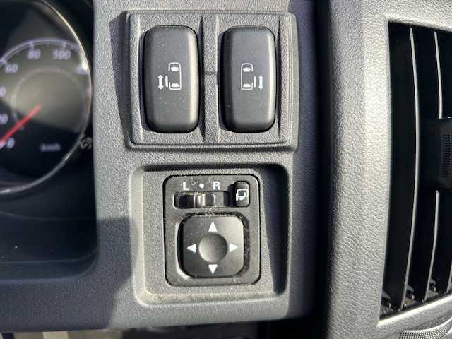 三菱 デリカＤ：５ アクティブギア 宮城県 2017(平29)年 5.2万km アイガーグレーM/ダイヤモンドブラックマイカ 登録時走行距離51937km/ステアリングリモコン/両側パワースライドドア/シートヒーター/バックカメラ/ドライブレコーダー/ビルトインETC/後席フリップダウンモニター（アルパイン）/車高調あり（シフトアップ）/バトルズ取り付け/ショートスタビリング/サウンドサブウーハー付き/室内キャリアバー/カディスリアゲートプロテクター/フルエアロパーツ/タイヤハウス（泥除け付き）/社外認証マフラー/純正フロアマット/3列目オプションゴムマット/LEDルームランプ