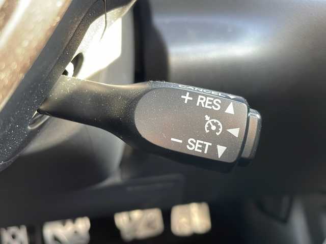 トヨタ ＧＲ８６ RZ 京都府 2022(令4)年 0.6万km クリスタルホワイトパール ６速ＭＴ/９インチＳＤナビ/（MDV-M909HDL）/AM/FM/CD/DVD/iPod/Bluetooth/フルセグＴＶ（走行視聴可能）/バックカメラ/クルーズコントロール/ブラインドスポットモニター/前席シートヒーター/ハーフレザーシート/ＳＲＨ/（ステアリング連動ヘッドランプ）/ＬＥＤヘッドライト/純正アルミホイール/ドライブレコーダー/（DRJ-AN1A）/ETC/オートエアコン/ダブルエアバッグ/スマートキー/プッシュスタート/純正フロアマット/ABS/横滑り防止装置/盗難防止装置/取扱説明書/保証書/整備記録簿/禁煙車