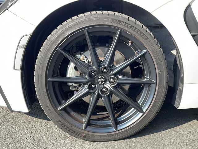 トヨタ ＧＲ８６ RZ 京都府 2022(令4)年 0.6万km クリスタルホワイトパール ６速ＭＴ/９インチＳＤナビ/（MDV-M909HDL）/AM/FM/CD/DVD/iPod/Bluetooth/フルセグＴＶ（走行視聴可能）/バックカメラ/クルーズコントロール/ブラインドスポットモニター/前席シートヒーター/ハーフレザーシート/ＳＲＨ/（ステアリング連動ヘッドランプ）/ＬＥＤヘッドライト/純正アルミホイール/ドライブレコーダー/（DRJ-AN1A）/ETC/オートエアコン/ダブルエアバッグ/スマートキー/プッシュスタート/純正フロアマット/ABS/横滑り防止装置/盗難防止装置/取扱説明書/保証書/整備記録簿/禁煙車
