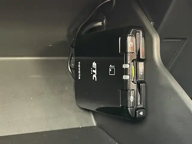 トヨタ ＧＲ８６ RZ 滋賀県 2022(令4)年 0.6万km クリスタルホワイトパール ６速ＭＴ/９インチＳＤナビ/（MDV-M909HDL）/AM/FM/CD/DVD/iPod/Bluetooth/フルセグＴＶ（走行視聴可能）/バックカメラ/クルーズコントロール/ブラインドスポットモニター/前席シートヒーター/ハーフレザーシート/ＳＲＨ/（ステアリング連動ヘッドランプ）/ＬＥＤヘッドライト/純正アルミホイール/ドライブレコーダー/（DRJ-AN1A）/ETC/オートエアコン/ダブルエアバッグ/スマートキー/プッシュスタート/純正フロアマット/ABS/横滑り防止装置/盗難防止装置/取扱説明書/保証書/整備記録簿/禁煙車