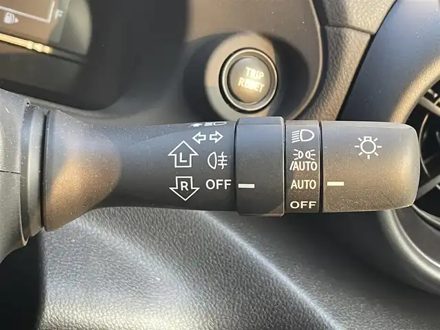 トヨタ ＧＲ８６ RZ 滋賀県 2022(令4)年 0.6万km クリスタルホワイトパール ６速ＭＴ/９インチＳＤナビ/（MDV-M909HDL）/AM/FM/CD/DVD/iPod/Bluetooth/フルセグＴＶ（走行視聴可能）/バックカメラ/クルーズコントロール/ブラインドスポットモニター/前席シートヒーター/ハーフレザーシート/ＳＲＨ/（ステアリング連動ヘッドランプ）/ＬＥＤヘッドライト/純正アルミホイール/ドライブレコーダー/（DRJ-AN1A）/ETC/オートエアコン/ダブルエアバッグ/スマートキー/プッシュスタート/純正フロアマット/ABS/横滑り防止装置/盗難防止装置/取扱説明書/保証書/整備記録簿/禁煙車