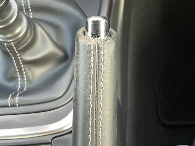 トヨタ ＧＲ８６ RZ 滋賀県 2022(令4)年 0.6万km クリスタルホワイトパール ６速ＭＴ/９インチＳＤナビ/（MDV-M909HDL）/AM/FM/CD/DVD/iPod/Bluetooth/フルセグＴＶ（走行視聴可能）/バックカメラ/クルーズコントロール/ブラインドスポットモニター/前席シートヒーター/ハーフレザーシート/ＳＲＨ/（ステアリング連動ヘッドランプ）/ＬＥＤヘッドライト/純正アルミホイール/ドライブレコーダー/（DRJ-AN1A）/ETC/オートエアコン/ダブルエアバッグ/スマートキー/プッシュスタート/純正フロアマット/ABS/横滑り防止装置/盗難防止装置/取扱説明書/保証書/整備記録簿/禁煙車