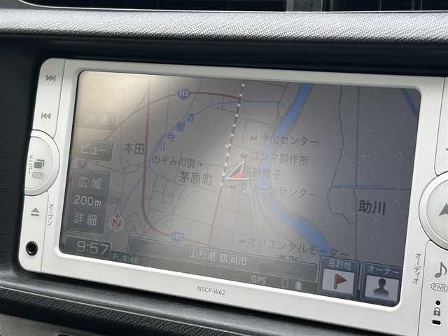 トヨタ アクア S 山形県 2013(平25)年 15.4万km グレーメタリック 純正メモリナビ/　　【CD　DVD　BT　AUX　ワンセグ】/バックカメラ/オートライト/シートヒーター/15インチアルミホイール/純正フロアマット/ドアバイザー/ヘッドライトレベライザー/AAC/スマートキー/ETC