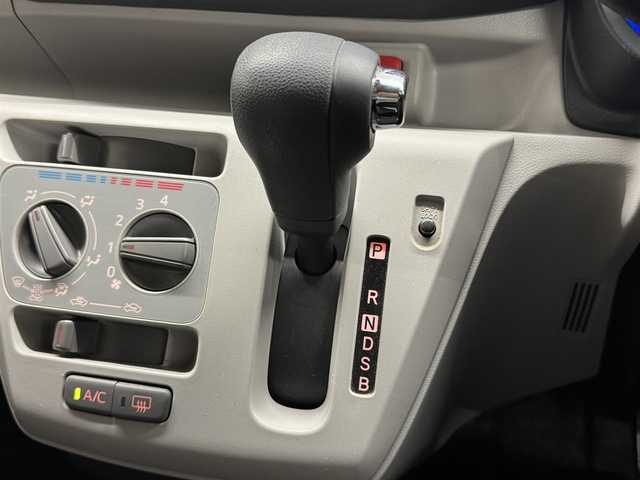 ダイハツ ミラ イース X SAⅢ 三重県 2018(平30)年 1.8万km スカイブルーメタリック ガソリン/FF/インパネCVT/7インチナビ CN-R330WD/（CD/DVD/TV/iPod/USB/MEMORY MUSIC/AM/FM/SD/VTR/HDMI）/バックカメラ/衝突回避支援システム　スマートアシスト3/・衝突回避支援ブレーキ機能/・衝突警報機能（対車両・対歩行者）/・誤発進抑制制御機能（前方・後方）/・車線逸脱警報機能/・コーナーセンサー（フロント2ヶ/リヤ2ヶ）/・オートハイビーム/装備/・LED ヘッドランプ/・マニュアルエアコン/・キーレスエントリー/・電動格納ドアミラー/・純正ホイールキャップ/・予備メカキーx1ヶ/など