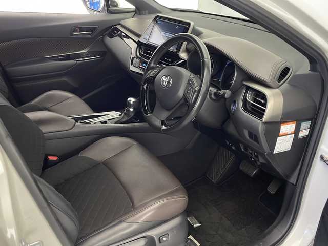 トヨタ Ｃ－ＨＲ G 宮崎県 2017(平29)年 5.9万km ホワイトパールクリスタルシャイン 純正9インチメモリーナビ/ CD DVD BTオーディオ フルセグTV HDMI/バックカメラ/レーダークルーズコントロール/電子オートパーキング/ブラインドスポットモニター/クリアランスソナー /プリクラッシュセーフティ/レーンアシスト/LEDヘッドライト/LEDフォグライト/前席シートヒーター/純正フロアマット/ビルトインETC