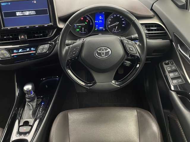 トヨタ Ｃ－ＨＲ G 宮崎県 2017(平29)年 5.9万km ホワイトパールクリスタルシャイン 純正9インチメモリーナビ/ CD DVD BTオーディオ フルセグTV HDMI/バックカメラ/レーダークルーズコントロール/電子オートパーキング/ブラインドスポットモニター/クリアランスソナー /プリクラッシュセーフティ/レーンアシスト/LEDヘッドライト/LEDフォグライト/前席シートヒーター/純正フロアマット/ビルトインETC