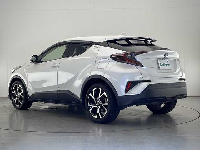 トヨタ Ｃ－ＨＲ G 宮崎県 2017(平29)年 6万km ホワイトパールクリスタルシャイン 禁煙車/純正9インチメモリーナビ/（NSZT-Y66T/CD/DVD/Bluetooth/フルセグTV）/純正バックカメラ/純正ビルトインETC/純正LEDオートライト/純正LEDフォグ/純正18インチアルミ/純正フロアマット/プリクラッシュセーフティ/アダプティブクルーズコントロール/レーンディパーチャーアラート/オートマチックハイビーム/ブラインドスポットモニター/クリアランスソナー/電子パーキング/オートホールド/デュアルオートエアコン/ハーフレザーシート/前席シートヒーター/本革巻ハンドル/スマートキー/プッシュエンジンスタート/新車時保証書/取扱い説明書