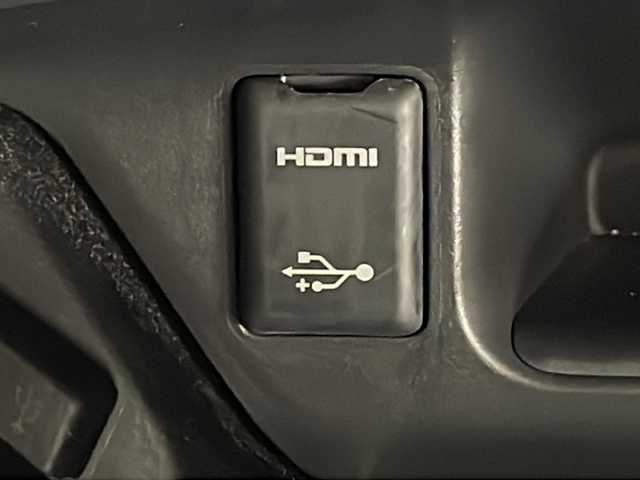 トヨタ Ｃ－ＨＲ G 宮崎県 2017(平29)年 6万km ホワイトパールクリスタルシャイン 禁煙車/純正9インチメモリーナビ/（NSZT-Y66T/CD/DVD/Bluetooth/フルセグTV）/純正バックカメラ/純正ビルトインETC/純正LEDオートライト/純正LEDフォグ/純正18インチアルミ/純正フロアマット/プリクラッシュセーフティ/アダプティブクルーズコントロール/レーンディパーチャーアラート/オートマチックハイビーム/ブラインドスポットモニター/クリアランスソナー/電子パーキング/オートホールド/デュアルオートエアコン/ハーフレザーシート/前席シートヒーター/本革巻ハンドル/スマートキー/プッシュエンジンスタート/新車時保証書/取扱い説明書
