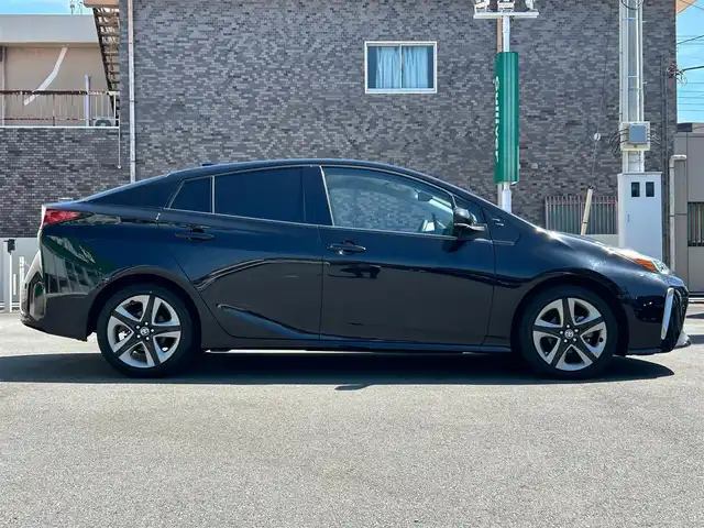 トヨタ プリウス A ツーリングセレクション 静岡県 2020(令2)年 3.3万km アティチュードブラックマイカ ワンオーナー/合皮シート/運転席パワーシート/前席シートヒーター/ALPINE9型ナビ〈X9NX〉/・DVD／Bluetooth／地デジTV/バックカメラ/ヘッドアップディスプレイ/TOYOTA SAFETY SENSE/・プリクラッシュセーフティ/・レーントレーシングアシスト/・オートマチックハイビーム/・レーダークルーズコントロール/・ロードサインアシスト/・先行車発進告知/ブラインドスポットモニター/インテリジェントソナー/シンプルインテリジェントパーキングアシスト/LEDヘッドライト/ビルトインETC/純正17インチAW/スマートキー