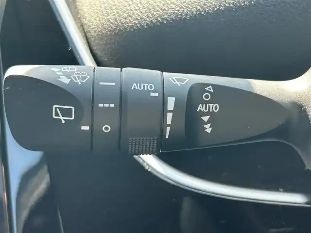トヨタ プリウス A ツーリングセレクション 静岡県 2020(令2)年 3.3万km アティチュードブラックマイカ ワンオーナー/合皮シート/運転席パワーシート/前席シートヒーター/ALPINE9型ナビ〈X9NX〉/・DVD／Bluetooth／地デジTV/バックカメラ/ヘッドアップディスプレイ/TOYOTA SAFETY SENSE/・プリクラッシュセーフティ/・レーントレーシングアシスト/・オートマチックハイビーム/・レーダークルーズコントロール/・ロードサインアシスト/・先行車発進告知/ブラインドスポットモニター/インテリジェントソナー/シンプルインテリジェントパーキングアシスト/LEDヘッドライト/ビルトインETC/純正17インチAW/スマートキー