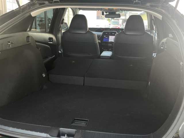 トヨタ プリウス A ツーリングセレクション 静岡県 2020(令2)年 3.3万km アティチュードブラックマイカ ワンオーナー/合皮シート/運転席パワーシート/前席シートヒーター/ALPINE9型ナビ〈X9NX〉/・DVD／Bluetooth／地デジTV/バックカメラ/ヘッドアップディスプレイ/TOYOTA SAFETY SENSE/・プリクラッシュセーフティ/・レーントレーシングアシスト/・オートマチックハイビーム/・レーダークルーズコントロール/・ロードサインアシスト/・先行車発進告知/ブラインドスポットモニター/インテリジェントソナー/シンプルインテリジェントパーキングアシスト/LEDヘッドライト/ビルトインETC/純正17インチAW/スマートキー