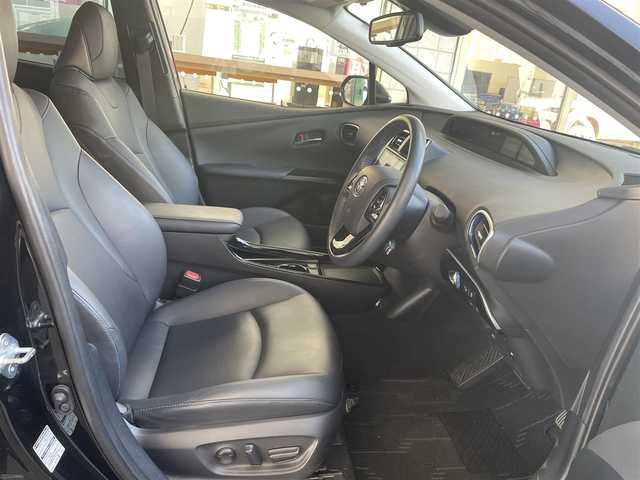 トヨタ プリウス A ツーリングセレクション 静岡県 2020(令2)年 3.3万km アティチュードブラックマイカ ワンオーナー/合皮シート/運転席パワーシート/前席シートヒーター/ALPINE9型ナビ〈X9NX〉/・DVD／Bluetooth／地デジTV/バックカメラ/ヘッドアップディスプレイ/TOYOTA SAFETY SENSE/・プリクラッシュセーフティ/・レーントレーシングアシスト/・オートマチックハイビーム/・レーダークルーズコントロール/・ロードサインアシスト/・先行車発進告知/ブラインドスポットモニター/インテリジェントソナー/シンプルインテリジェントパーキングアシスト/LEDヘッドライト/ビルトインETC/純正17インチAW/スマートキー