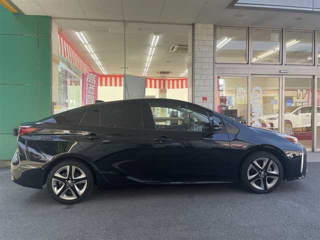 トヨタ プリウス A ツーリングセレクション 静岡県 2020(令2)年 3.3万km アティチュードブラックマイカ ワンオーナー/合皮シート/運転席パワーシート/前席シートヒーター/ALPINE9型ナビ〈X9NX〉/・DVD／Bluetooth／地デジTV/バックカメラ/ヘッドアップディスプレイ/TOYOTA SAFETY SENSE/・プリクラッシュセーフティ/・レーントレーシングアシスト/・オートマチックハイビーム/・レーダークルーズコントロール/・ロードサインアシスト/・先行車発進告知/ブラインドスポットモニター/インテリジェントソナー/シンプルインテリジェントパーキングアシスト/LEDヘッドライト/ビルトインETC/純正17インチAW/スマートキー