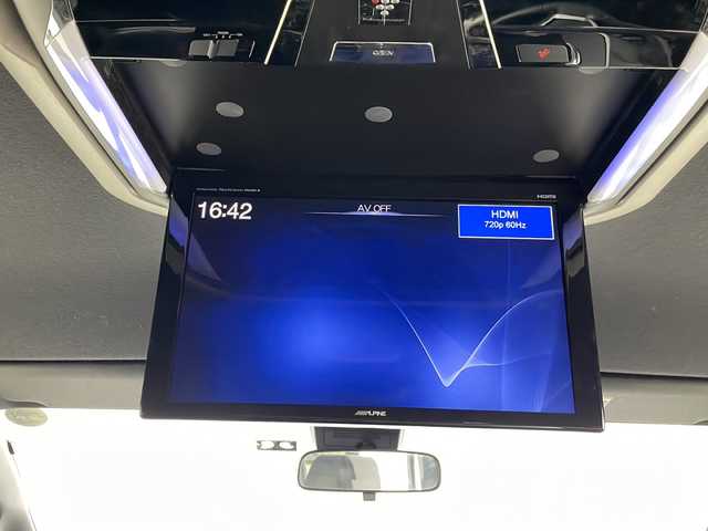 トヨタ ヴォクシー ZS 埼玉県 2017(平29)年 6.7万km ブラック 後席モニター　/アルパインナビ　/　AM/FM/CD/DVD/BT/フルセグ/バックカメラ　/クルーズコントロール　/両側パワースライドドア　/ビルトインＥＴＣ　/衝突軽減システム　/オートマティックハイビーム　/純正アルミホイール　/レーンキープアシスト/純正フロアマット/ロールサンシェード/ドアバイザー/フォグランプ